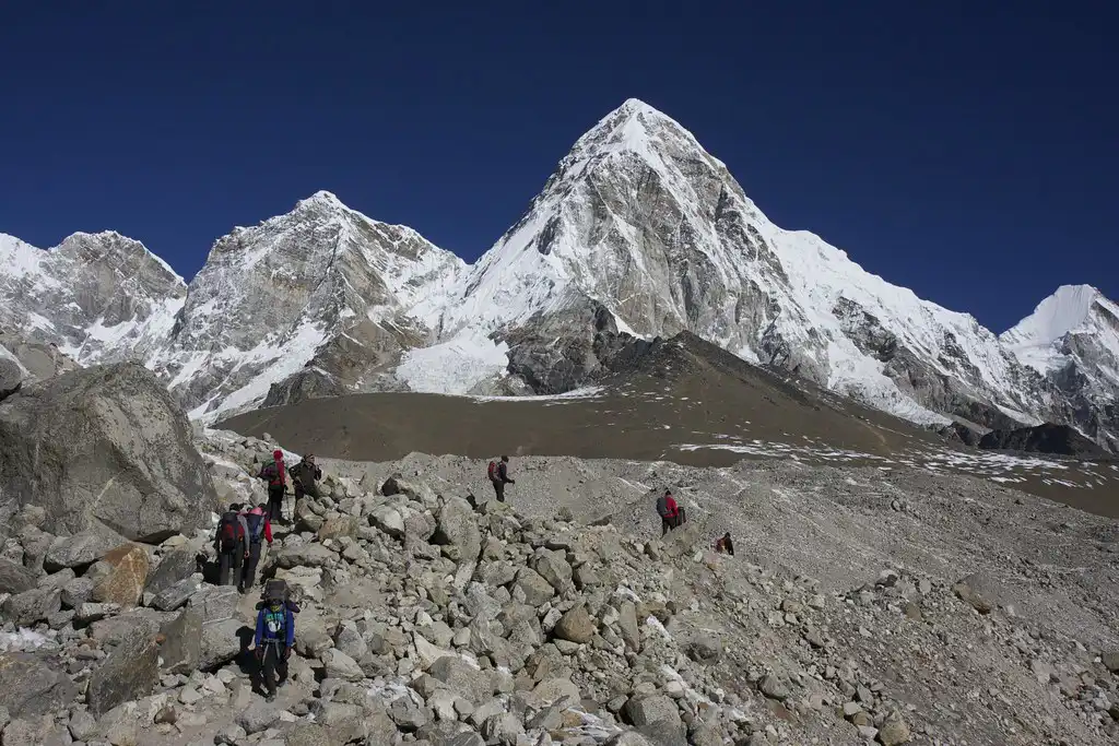 Trekking on the broken path towards Everest Base Camp